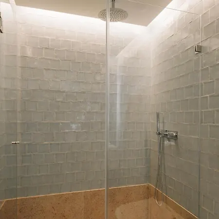 Vedras - 2 Bedrooms And Parking In Alcantara ליסבון