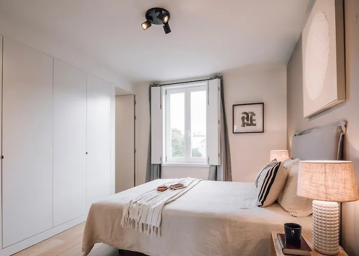 Vedras - 2 Bedrooms And Parking In Alcantara * ליסבון